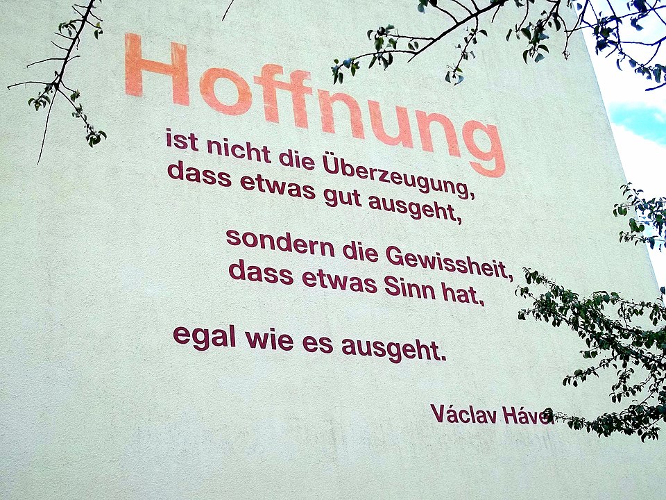 960px-havel-zitat_hoffnung_in_weimar_ettersburger_strasse